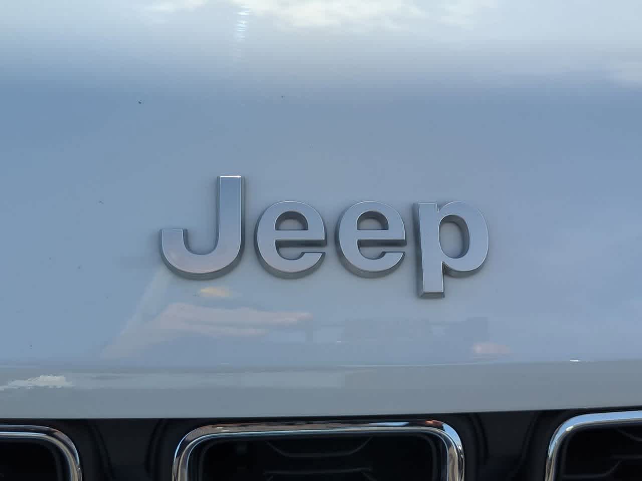 2025 Jeep Grand Cherokee GRAND CHEROKEE L LAREDO X 4X4