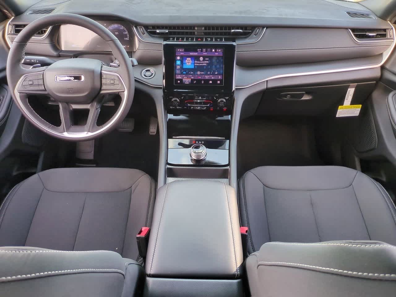 2025 Jeep Grand Cherokee GRAND CHEROKEE L LAREDO X 4X4