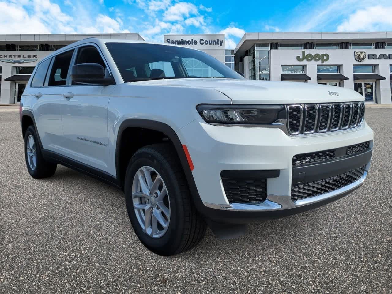 2025 Jeep Grand Cherokee GRAND CHEROKEE L LAREDO X 4X4