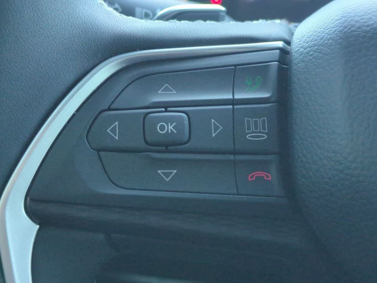 2025 Jeep Grand Cherokee GRAND CHEROKEE L LAREDO X 4X4