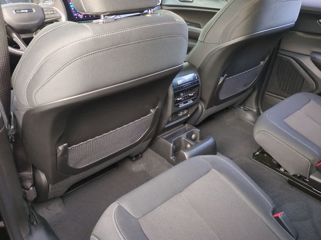 2025 Jeep Grand Cherokee GRAND CHEROKEE L LAREDO X 4X4