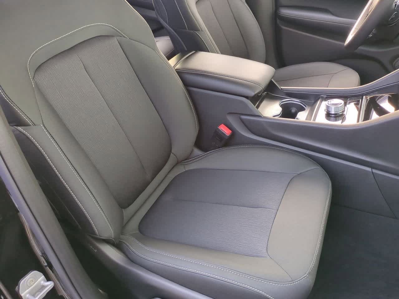 2025 Jeep Grand Cherokee GRAND CHEROKEE L LAREDO X 4X4