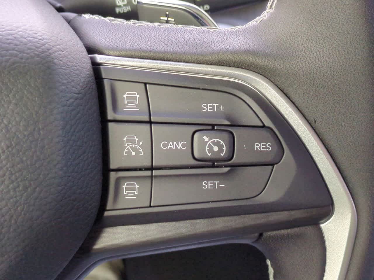 2025 Jeep Grand Cherokee GRAND CHEROKEE L LAREDO X 4X4