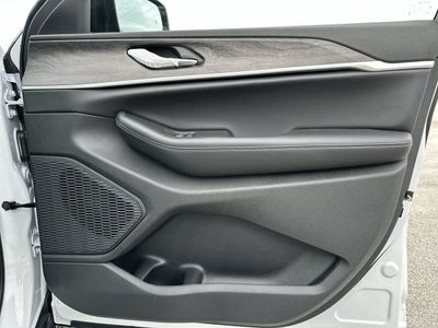 Jeep Grand Cherokee 2027 GRAND CHEROKEE L LAREDO ALTITUDE 4X4