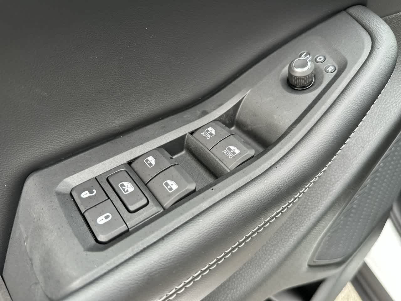Jeep Grand Cherokee 2027 GRAND CHEROKEE L LAREDO ALTITUDE 4X4