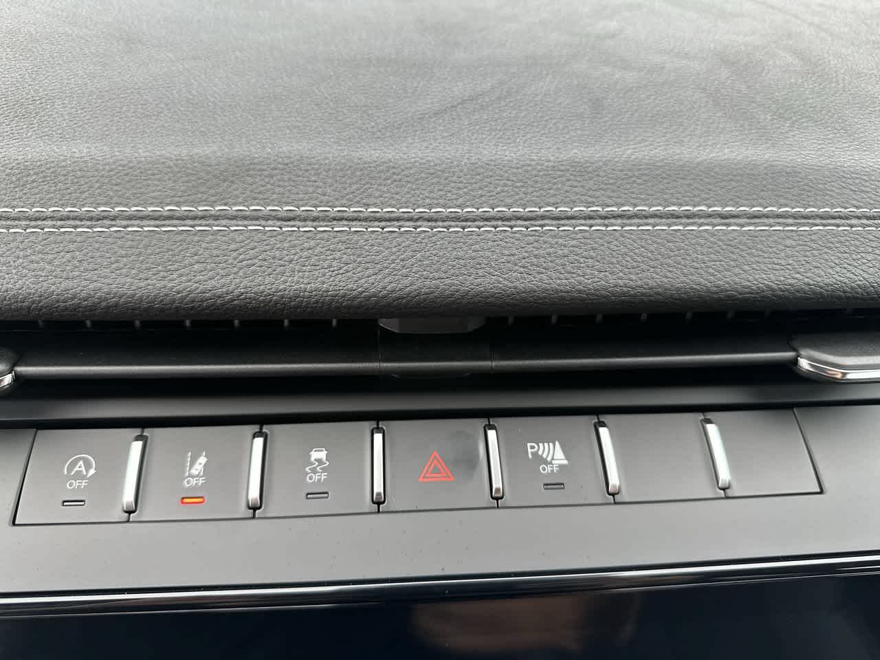 Jeep Grand Cherokee 2027 GRAND CHEROKEE L LAREDO ALTITUDE 4X4