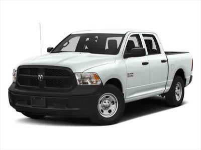 RAM 1500 Express Crew Cab 4x2 de 2017 con caja de 5'7'