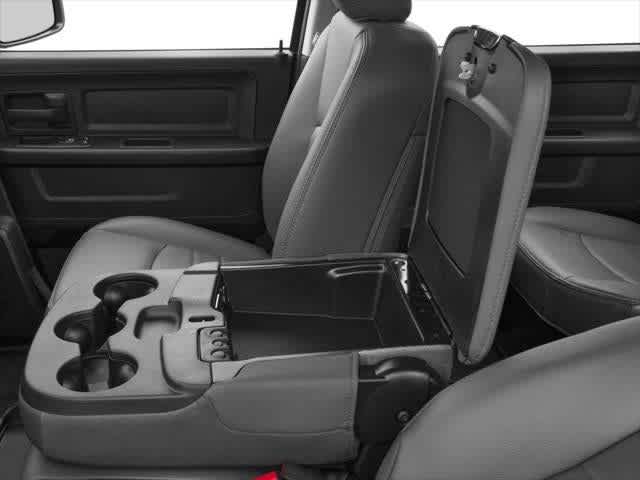 RAM 1500 Express Crew Cab 4x2 de 2017 con caja de 5'7'