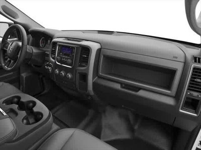 RAM 1500 Express Crew Cab 4x2 de 2017 con caja de 5'7'