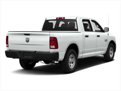 RAM 1500 Express Crew Cab 4x2 de 2017 con caja de 5'7'