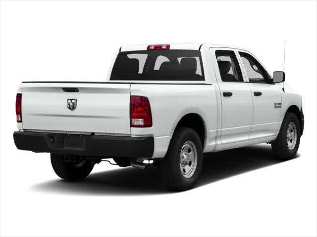 RAM 1500 Express Crew Cab 4x2 de 2017 con caja de 5'7'