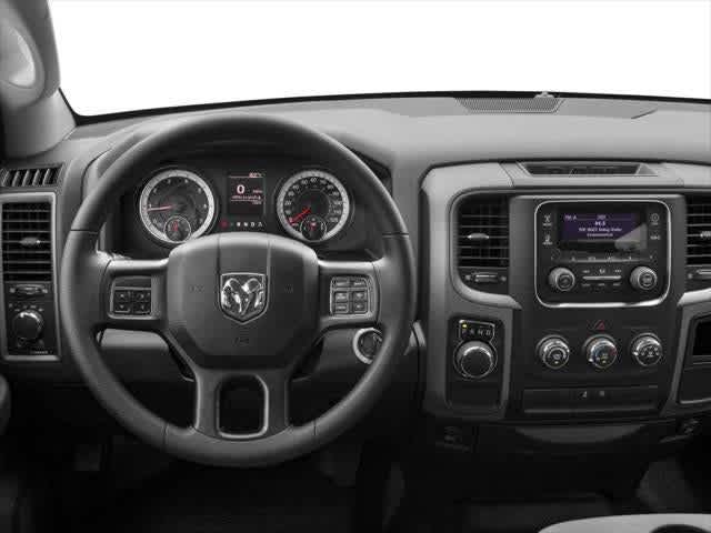RAM 1500 Express Crew Cab 4x2 de 2017 con caja de 5'7'