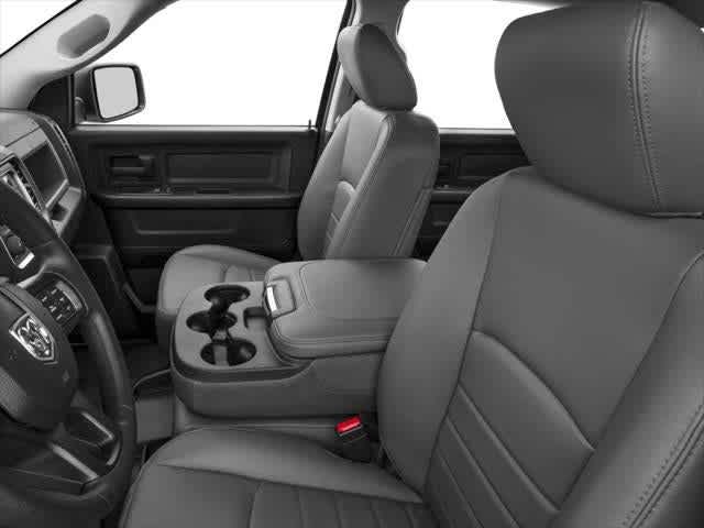 RAM 1500 Express Crew Cab 4x2 de 2017 con caja de 5'7'