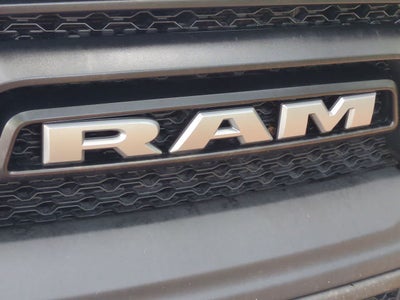 RAM 1500 Classic Warlock de 2024, cabina doble, tracción 4x2 y caja de 1,70 m