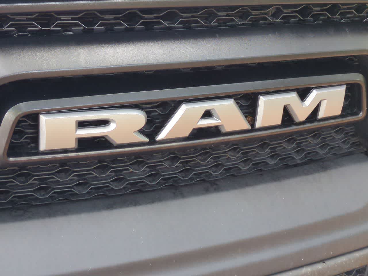 RAM 1500 Classic Warlock de 2024, cabina doble, tracción 4x2 y caja de 1,70 m