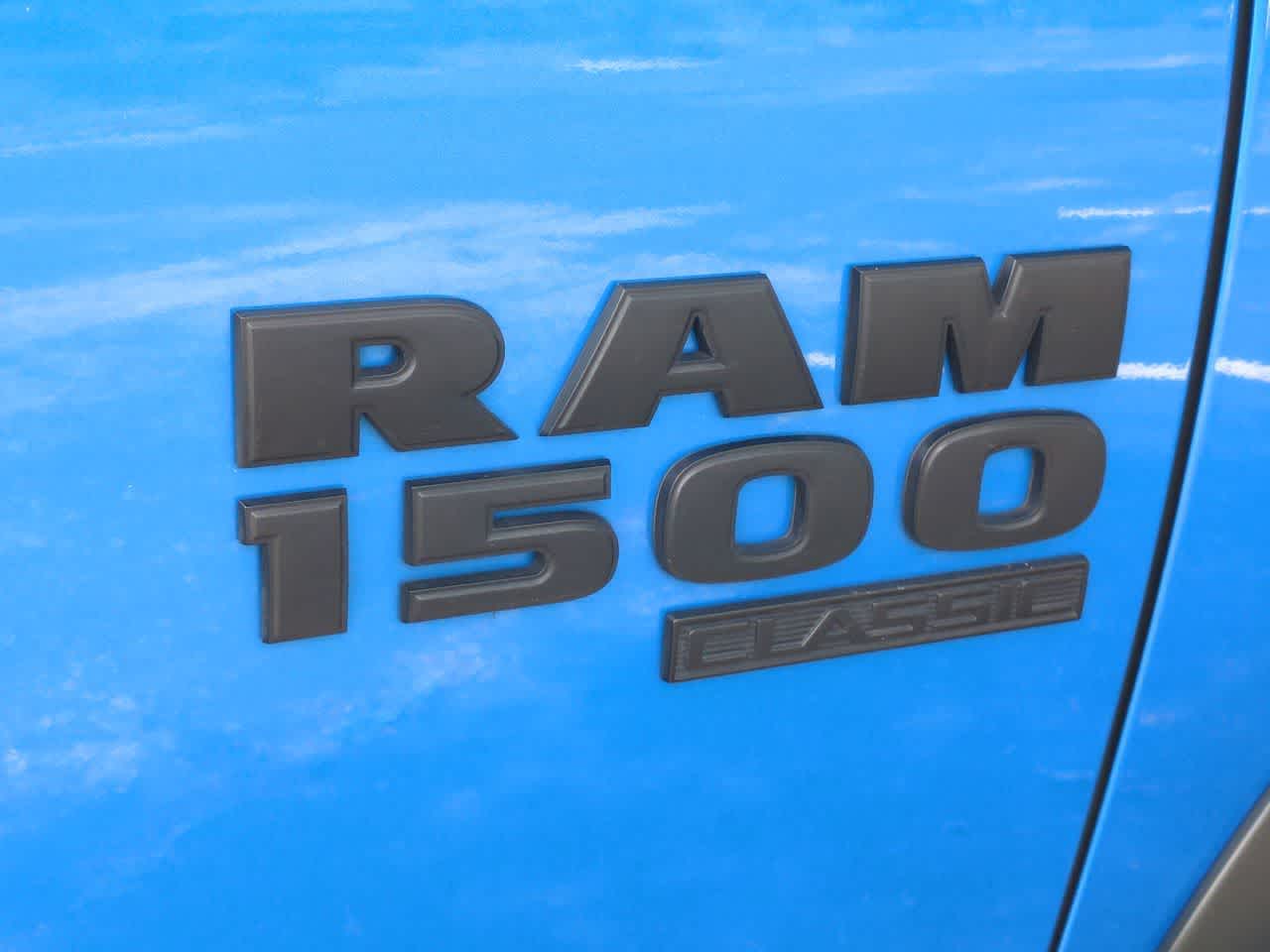 RAM 1500 Classic Warlock de 2024, cabina doble, tracción 4x2 y caja de 1,70 m