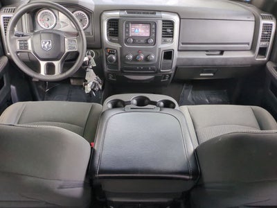 RAM 1500 Classic Warlock de 2024, cabina doble, tracción 4x2 y caja de 1,70 m