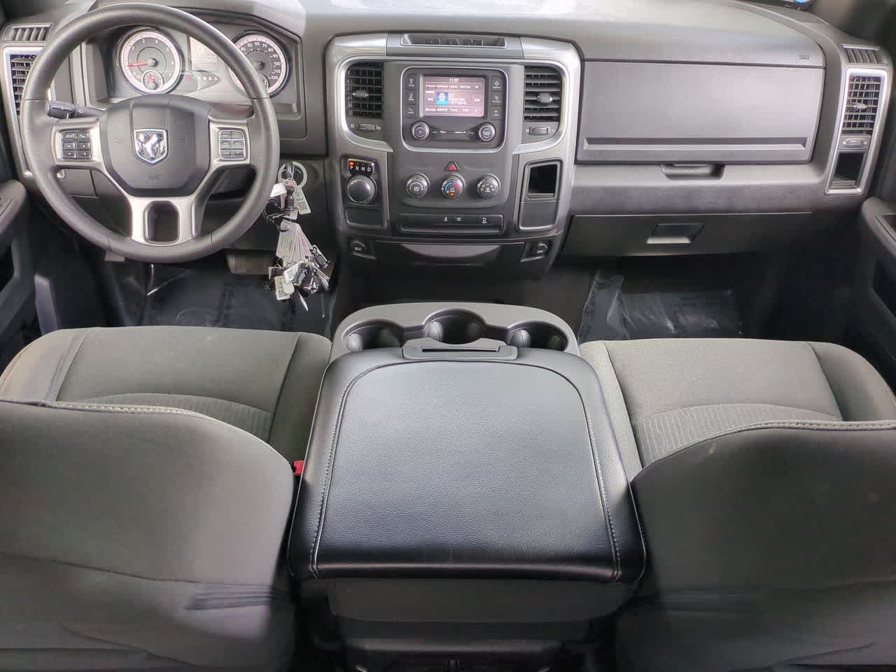 RAM 1500 Classic Warlock de 2024, cabina doble, tracción 4x2 y caja de 1,70 m