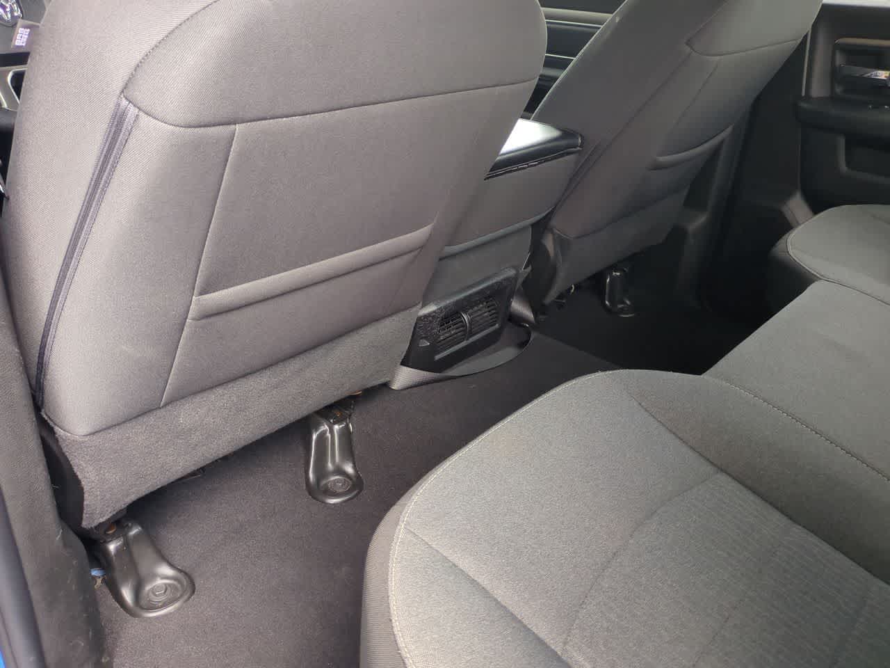 RAM 1500 Classic Warlock de 2024, cabina doble, tracción 4x2 y caja de 1,70 m