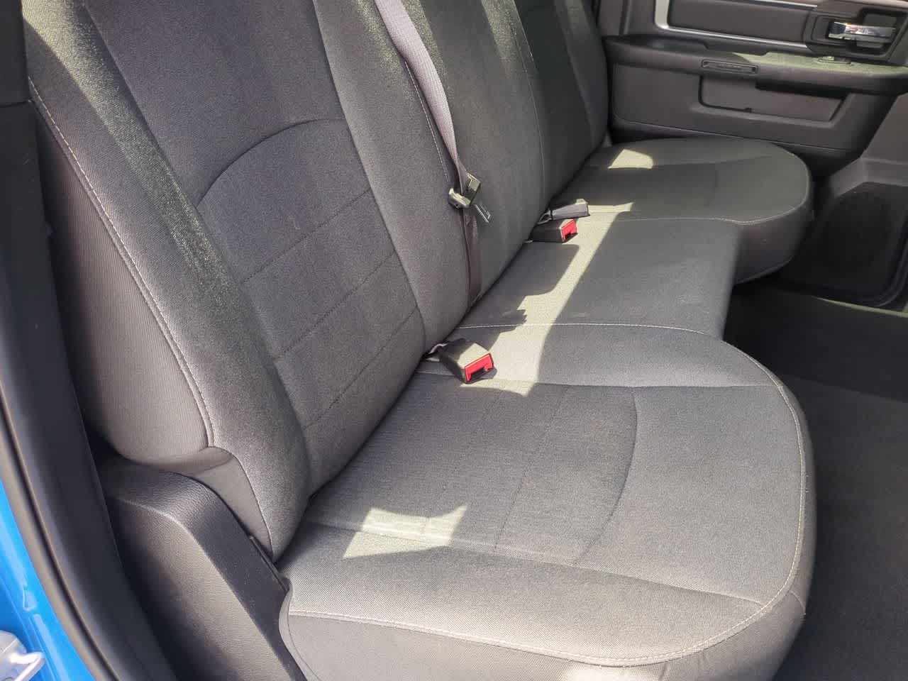 RAM 1500 Classic Warlock de 2024, cabina doble, tracción 4x2 y caja de 1,70 m