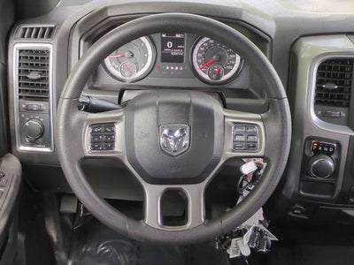 RAM 1500 Classic Warlock de 2024, cabina doble, tracción 4x2 y caja de 1,70 m