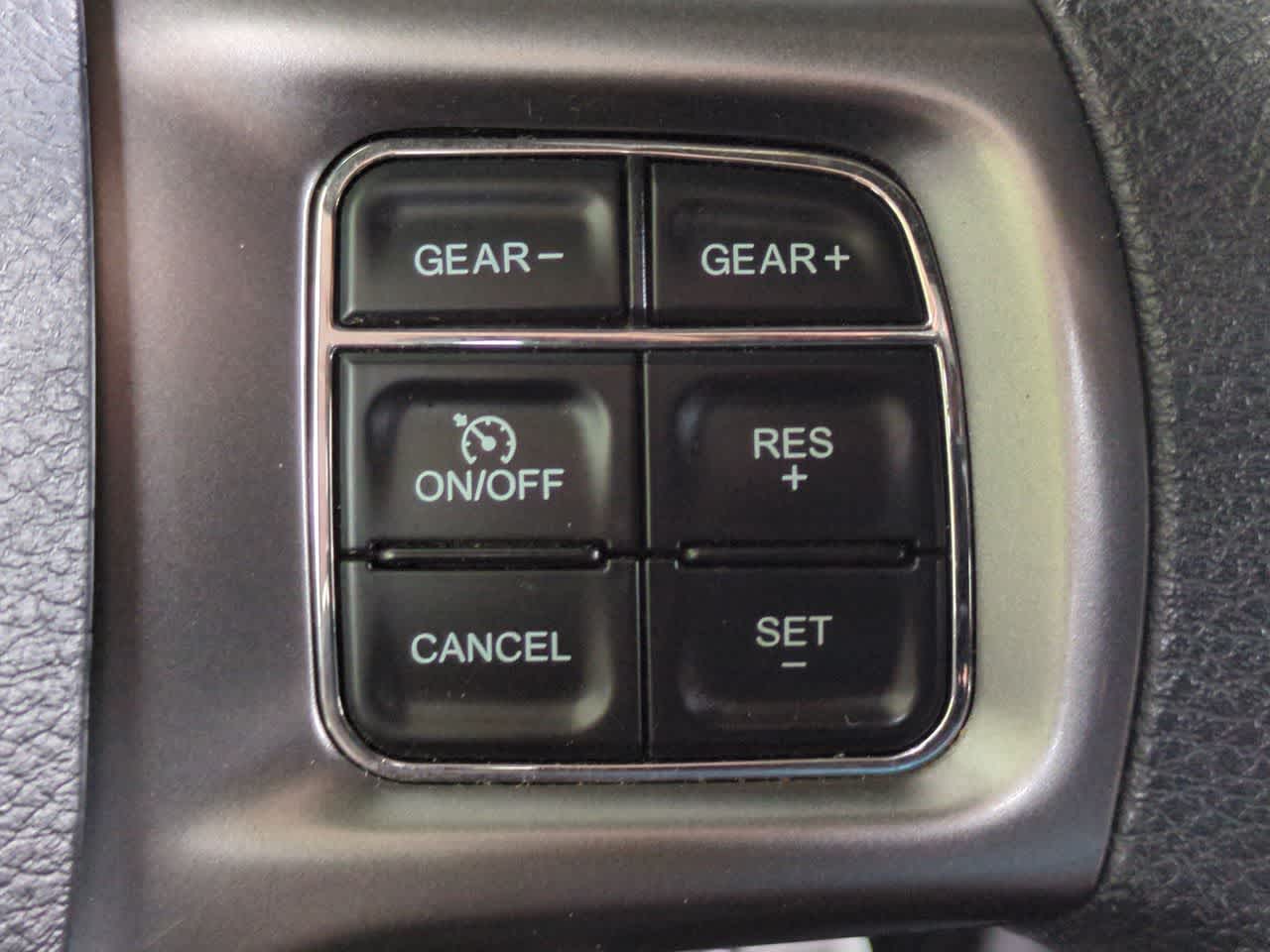 RAM 1500 Classic Warlock de 2024, cabina doble, tracción 4x2 y caja de 1,70 m