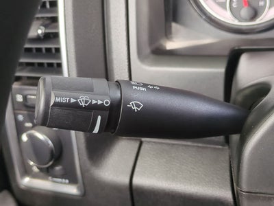 RAM 1500 Classic Warlock de 2024, cabina doble, tracción 4x2 y caja de 1,70 m