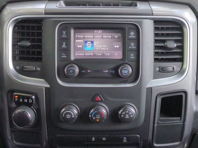 RAM 1500 Classic Warlock de 2024, cabina doble, tracción 4x2 y caja de 1,70 m