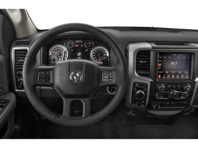 RAM 1500 Classic Warlock de 2024, cabina doble, tracción 4x2 y caja de 1,70 m