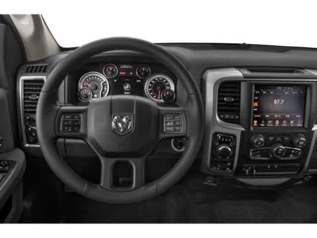 RAM 1500 Classic Warlock de 2024, cabina doble, tracción 4x2 y caja de 1,70 m