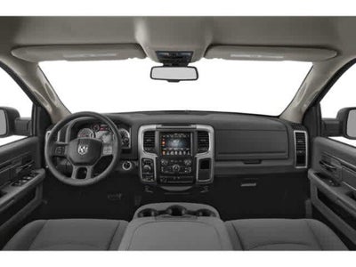 RAM 1500 Classic Warlock de 2024, cabina doble, tracción 4x2 y caja de 1,70 m