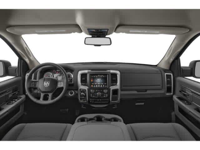 RAM 1500 Classic Warlock de 2024, cabina doble, tracción 4x2 y caja de 1,70 m