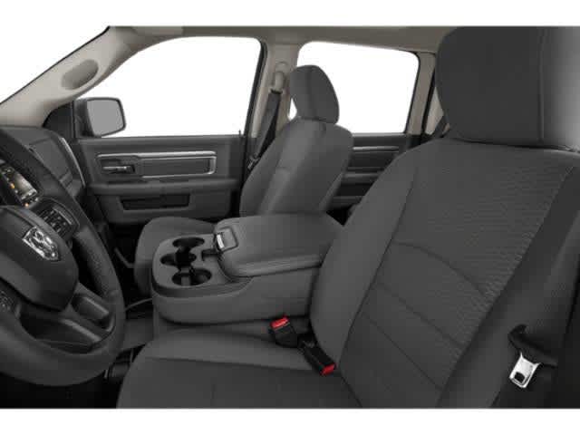 RAM 1500 Classic Warlock de 2024, cabina doble, tracción 4x2 y caja de 1,70 m