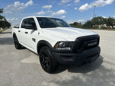 RAM 1500 Classic Warlock de 2024, cabina doble, tracción 4x2 y caja de 1,70 m