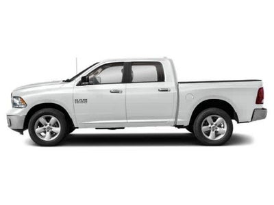RAM 1500 Classic Warlock de 2024, cabina doble, tracción 4x2 y caja de 1,70 m