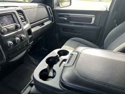 RAM 1500 Classic Warlock de 2024, cabina doble, tracción 4x2 y caja de 1,70 m