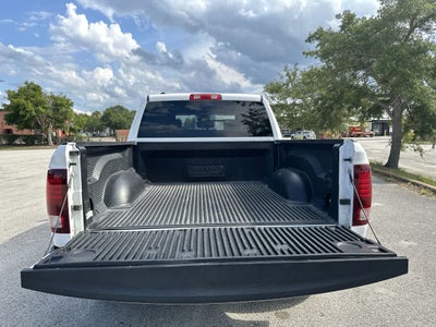 RAM 1500 Classic Warlock de 2024, cabina doble, tracción 4x2 y caja de 1,70 m