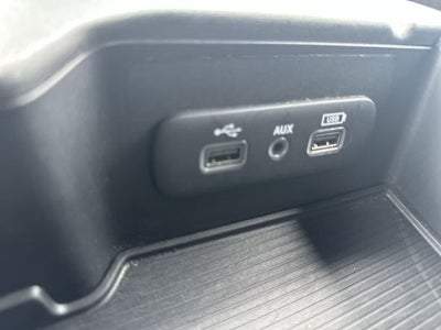RAM 1500 Classic Warlock de 2024, cabina doble, tracción 4x2 y caja de 1,70 m