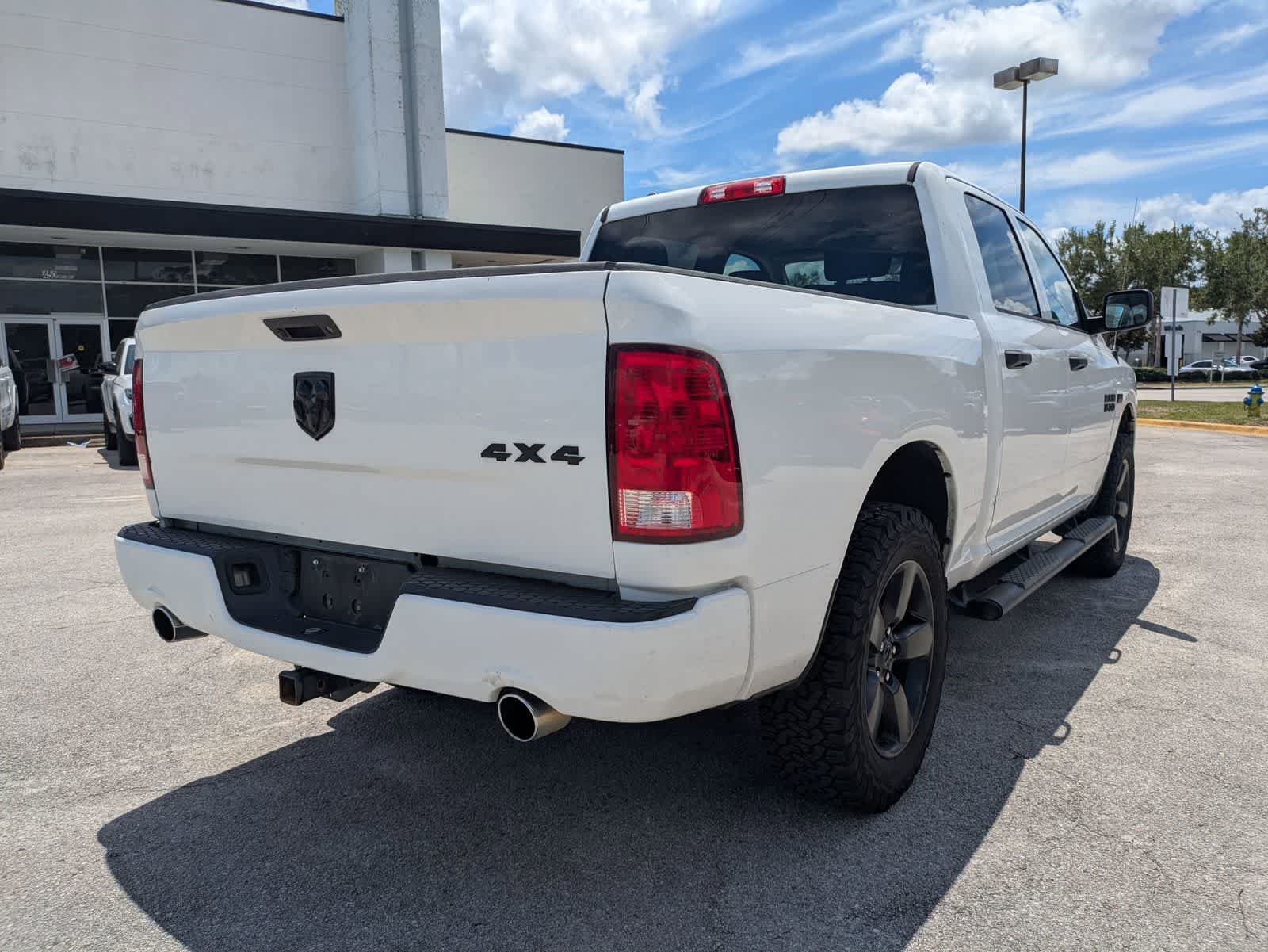 RAM 1500 Express Crew Cab 4x4 de 2018 con caja de 1,70 m