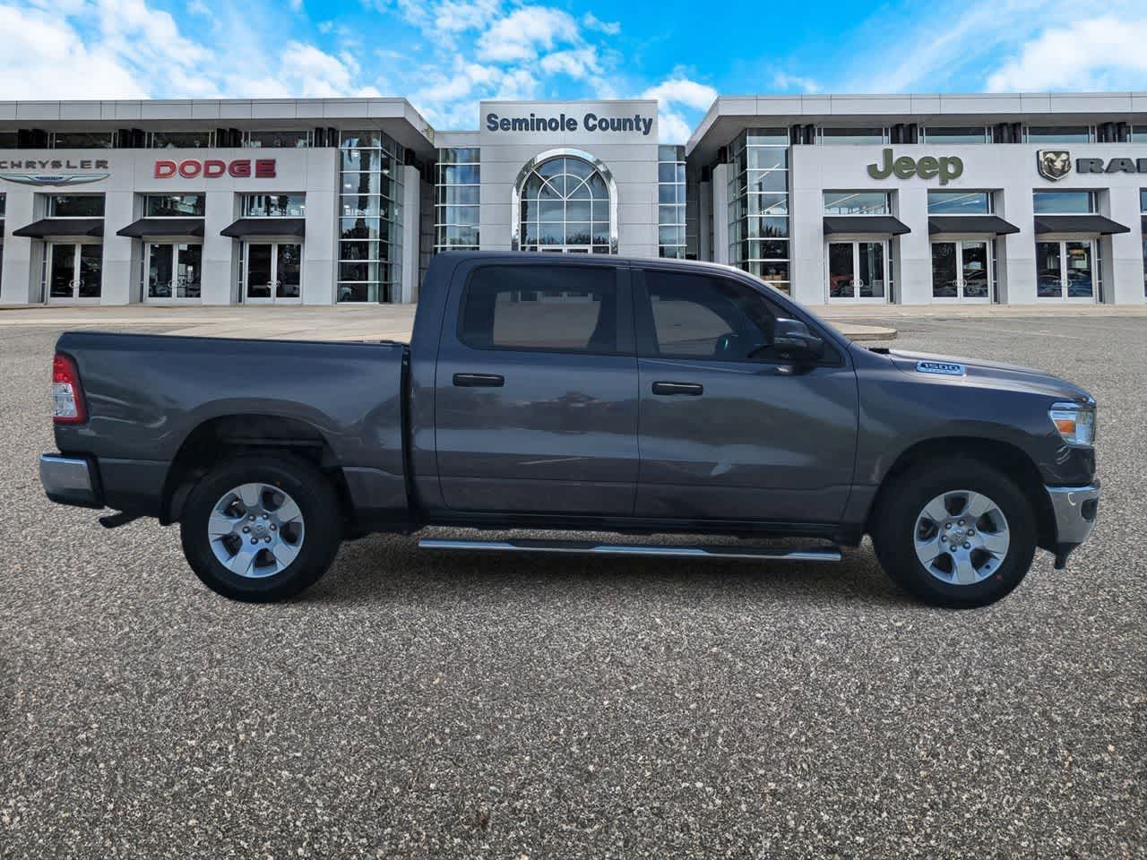 RAM 1500 Big Horn Crew Cab 4x2 de 2023 con caja de 1,70 m