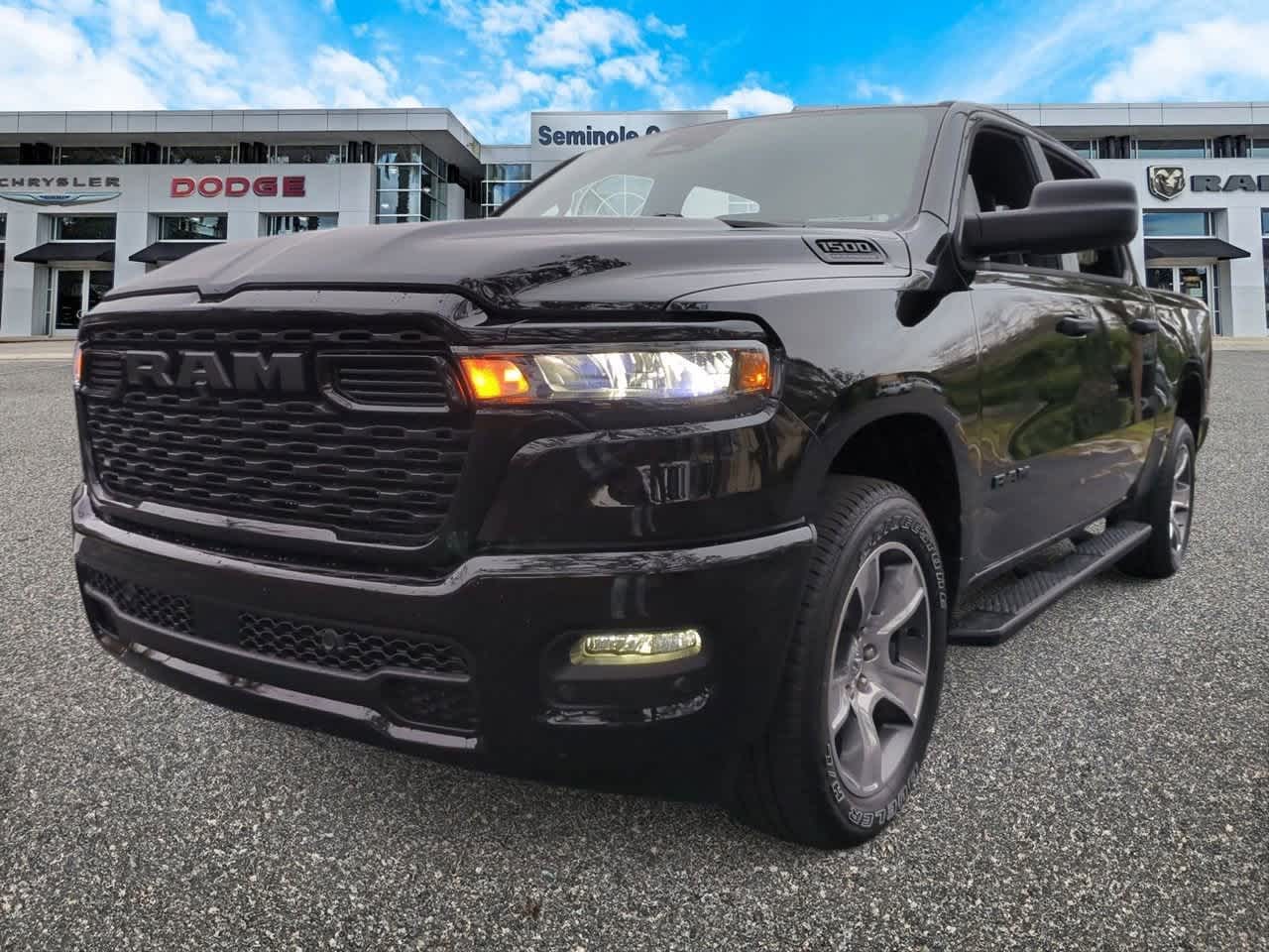 2026 RAM Ram 1500 RAM 1500 EXPRESS CREW CAB 4X2 5'7' BOX