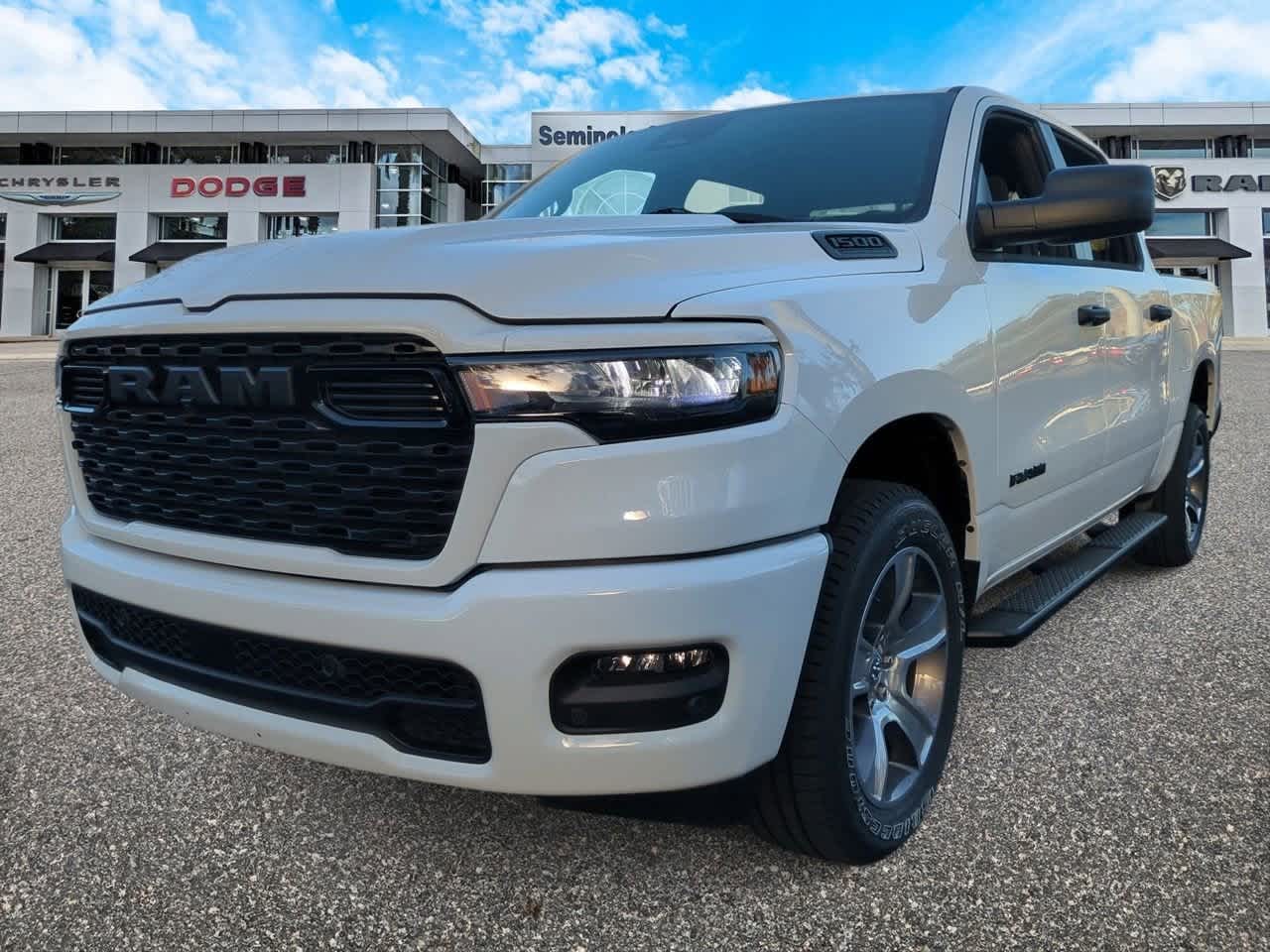 2026 RAM Ram 1500 RAM 1500 EXPRESS CREW CAB 4X2 5'7' BOX