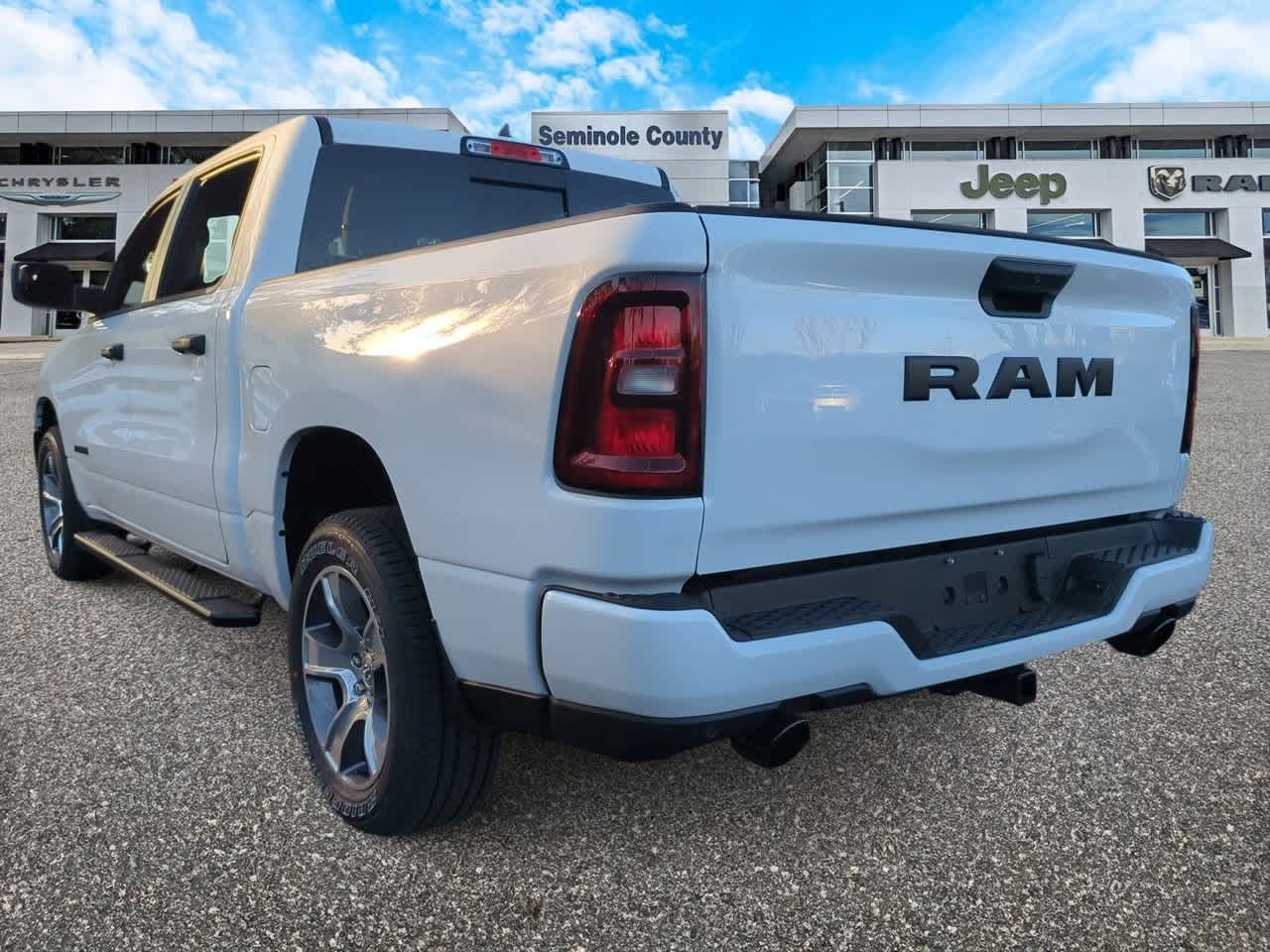 2026 RAM Ram 1500 RAM 1500 EXPRESS CREW CAB 4X2 5'7' BOX
