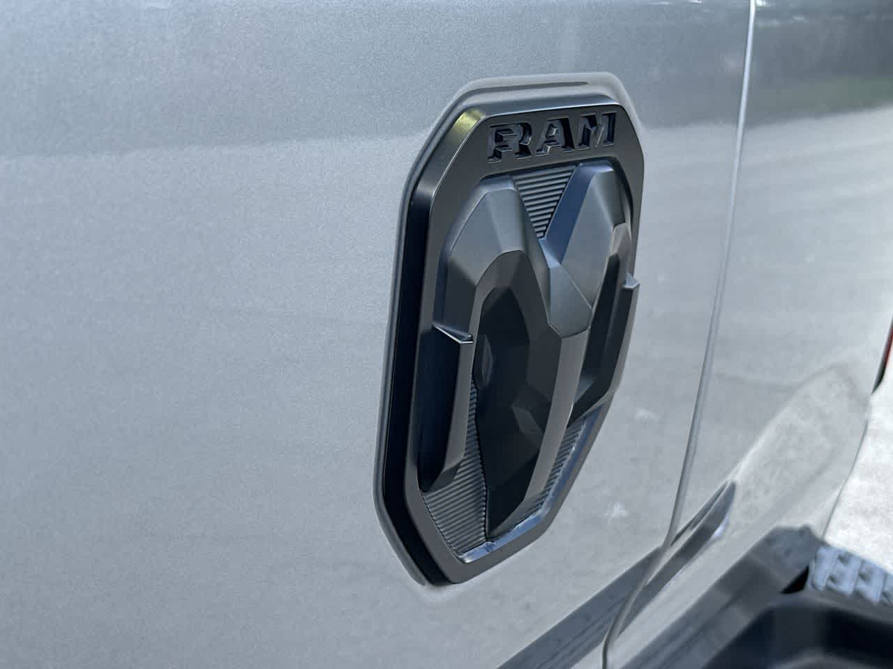 RAM 1500 Limited Crew Cab 4x2 de 2022 con caja de 5'7'