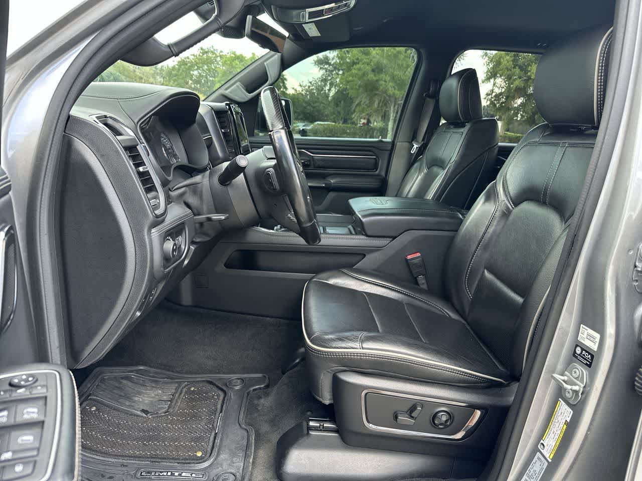 RAM 1500 Limited Crew Cab 4x2 de 2022 con caja de 5'7'