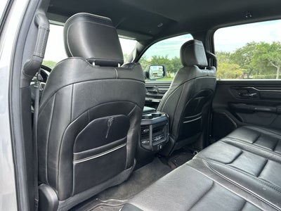 RAM 1500 Limited Crew Cab 4x2 de 2022 con caja de 5'7'