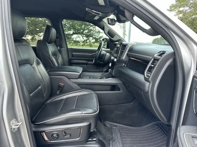 RAM 1500 Limited Crew Cab 4x2 de 2022 con caja de 5'7'