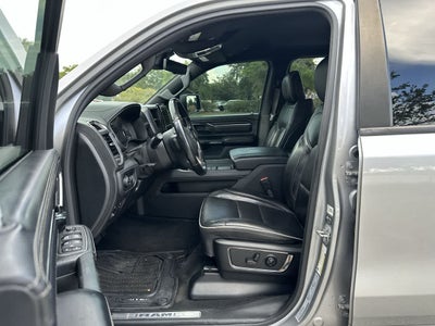 RAM 1500 Limited Crew Cab 4x2 de 2022 con caja de 5'7'