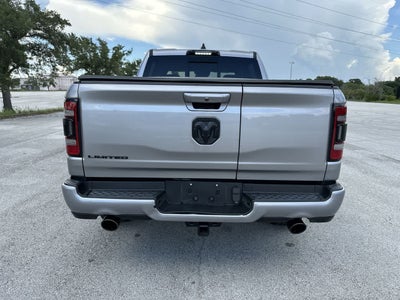 RAM 1500 Limited Crew Cab 4x2 de 2022 con caja de 5'7'