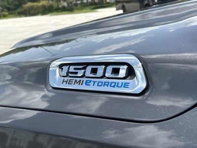 RAM 1500 Laramie Crew Cab 4x2 de 2024 con caja de 5'7'